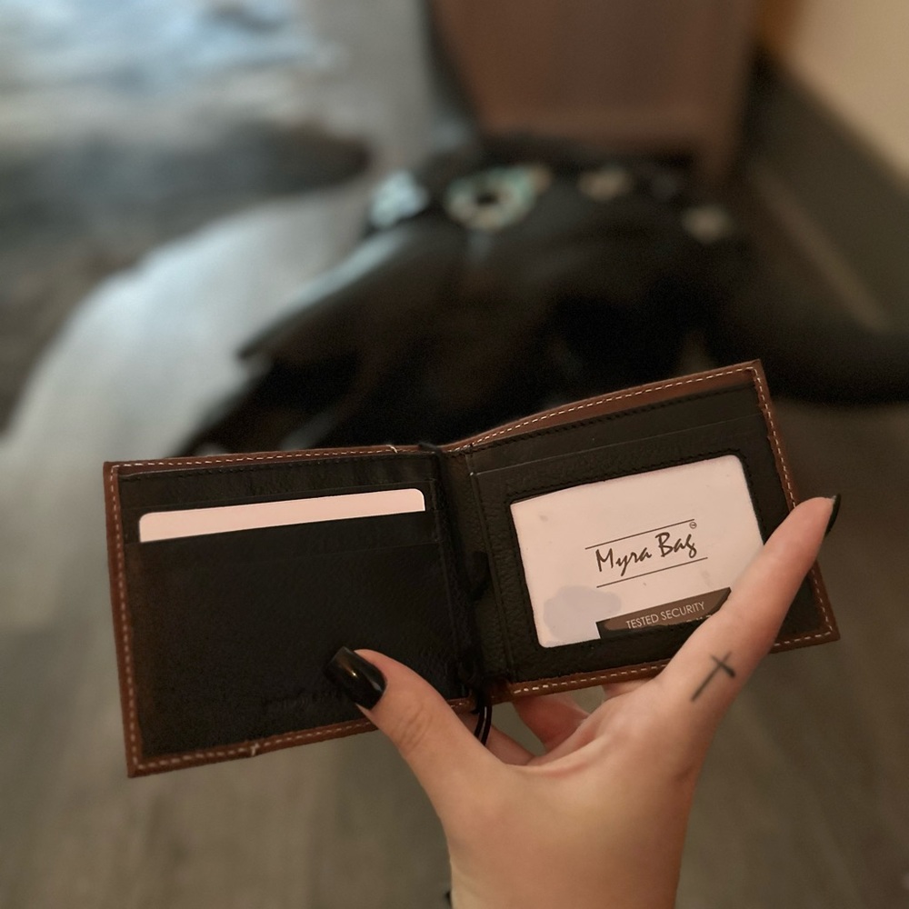 Men’s wallets - Picture 1 of 2